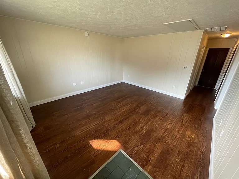 613 & 615 E Brenda Ln #615 — Photo 2