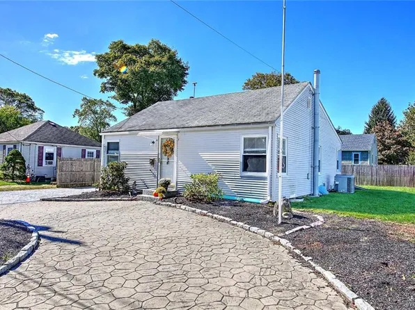 121 Hamilton Ave, Warwick, RI 02886