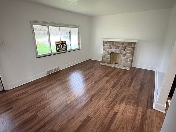 3rd image of 1304 Decker St