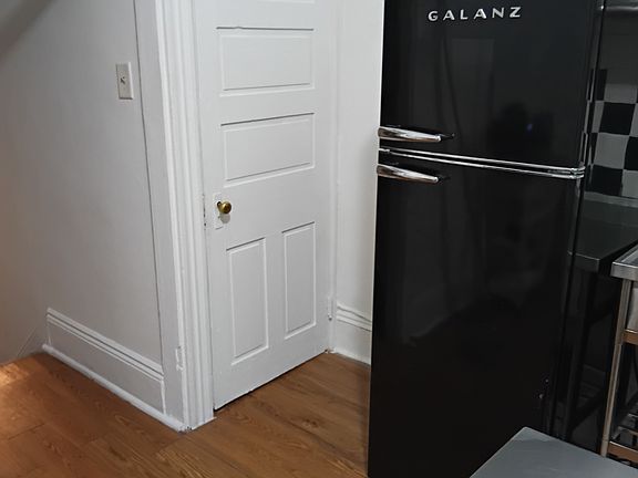 2nd image of 257 W King St #2