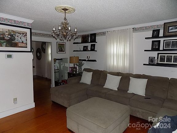 5th image of 806 W Carolina Ave