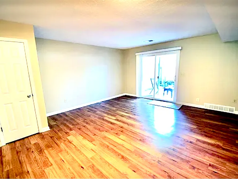 20 King Arthur Ct — Photo 3