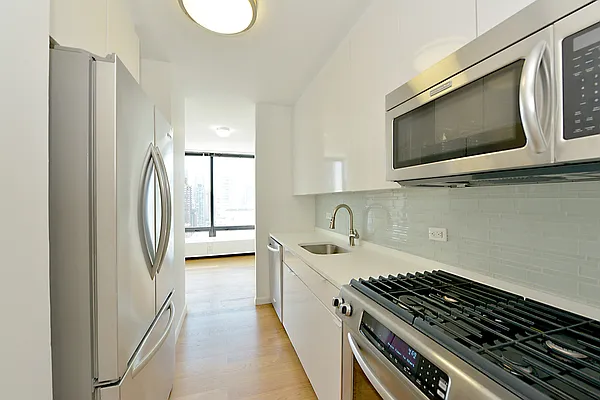 Rented by Solow Realty | media 22