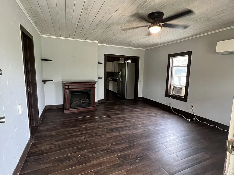 405 S Skaggs Rd — Photo 3