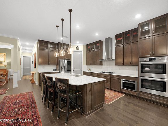 5th image of 372 SOPHIA Terrace