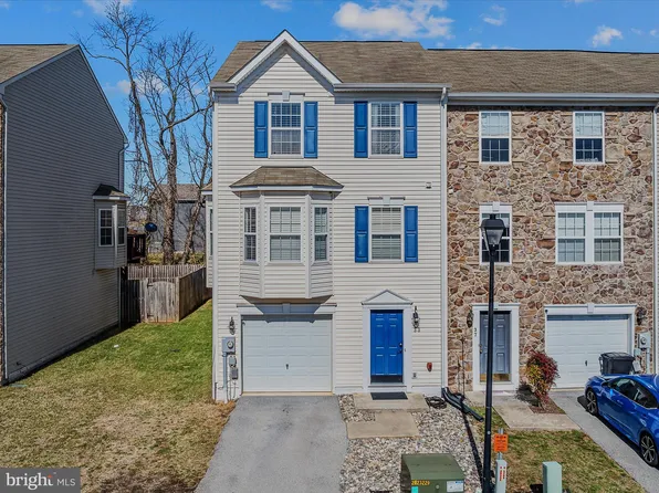 33 Bruce Dr, Charles Town, WV 25414