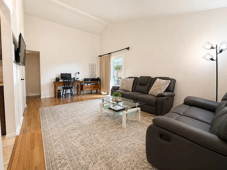 7704 Independence Dr — Photo 12