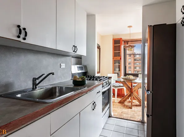 185 Hall Street image 7 of 10