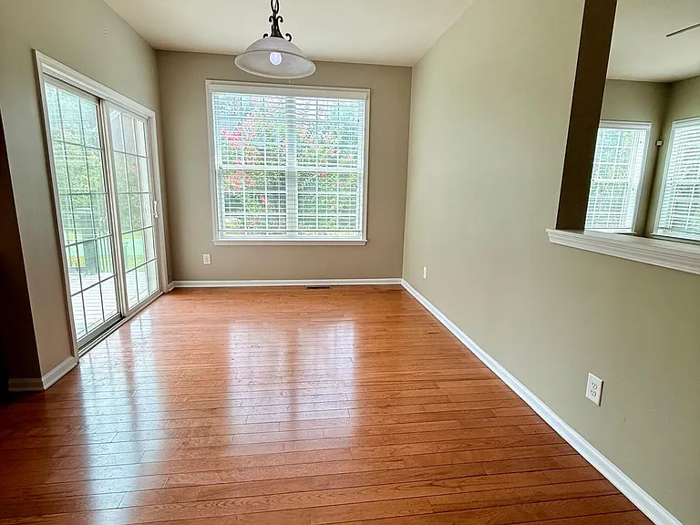 1009 Providence Forest Dr — Photo 10