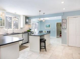 102 Angelica Dr, Framingham, MA 01701