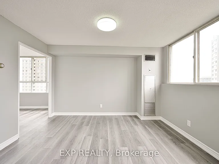 3695 Kaneff Cres #1404 — Photo 11