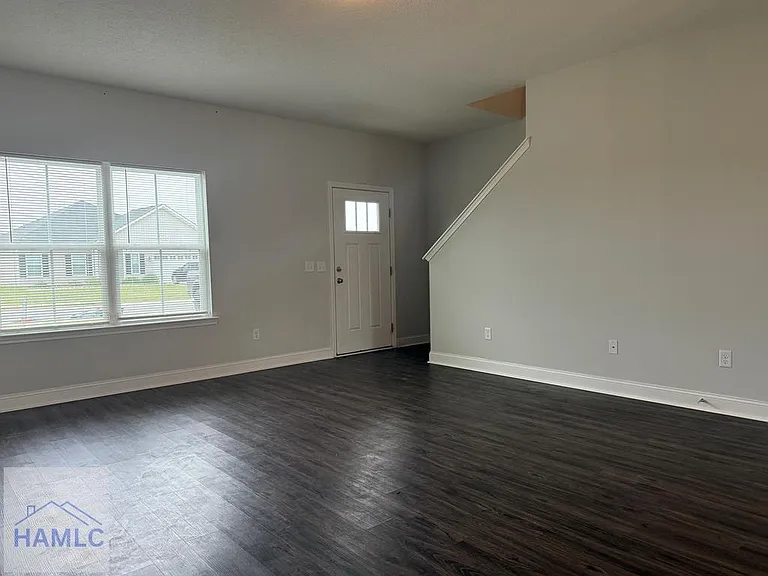 345 McClelland Loop NE — Photo 5