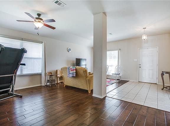 5th image of 2101 Danbury Dr