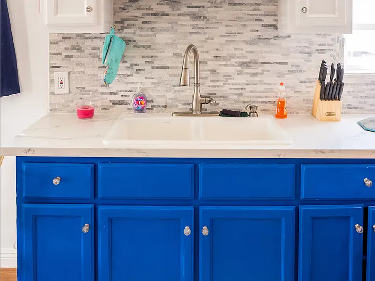 Full Kitchen, newly remodeled
