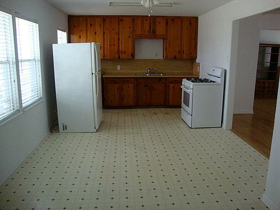 Spacious eat in kitchen