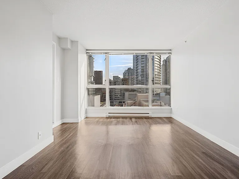 828 Howe St — Photo 43