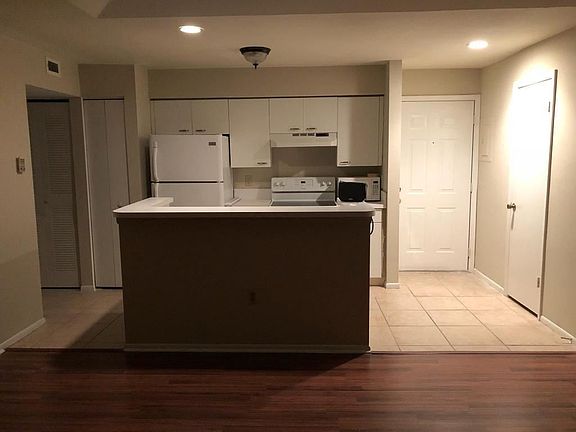 4th image of 4855 Via Palm Lk Unit 919