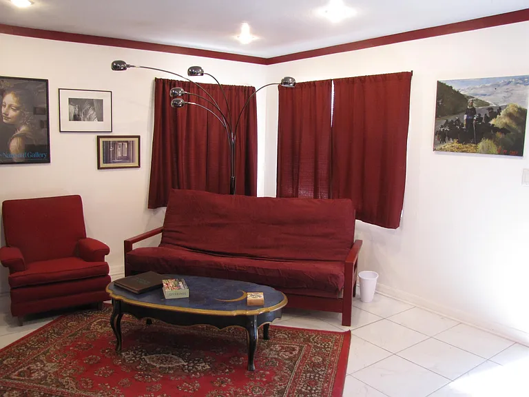 Sycamore Dr — Photo 2