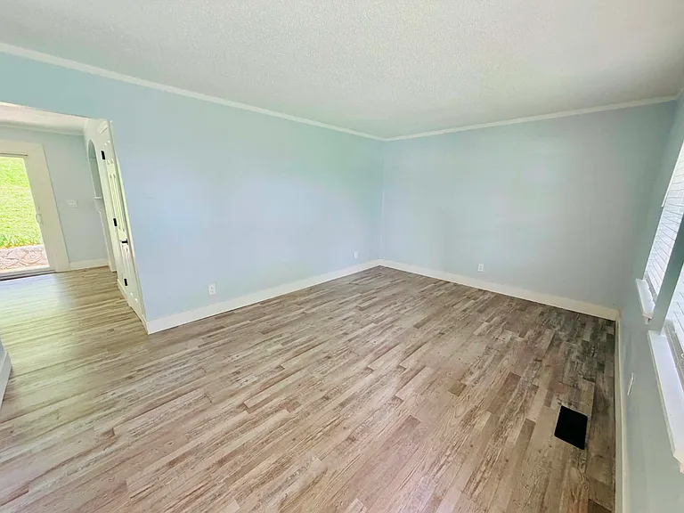 1904 Pearl St — Photo 10