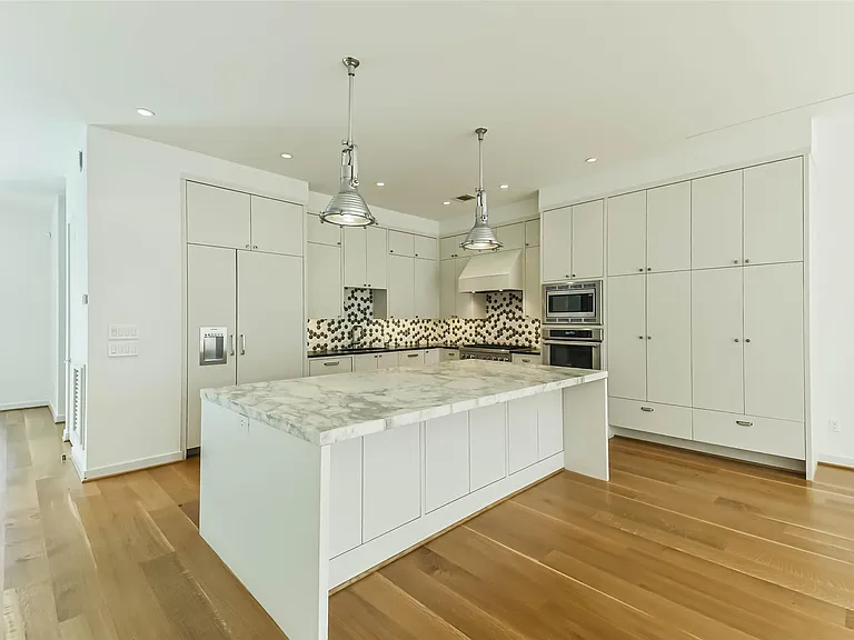 815 Alexander St — Photo 14