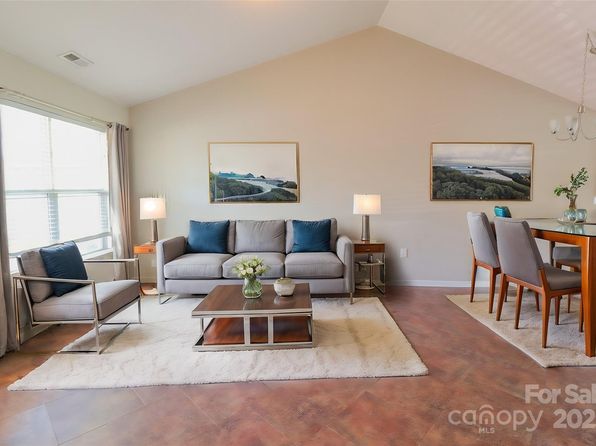 1491 Harpers Inlet Dr, Clover, SC 29710