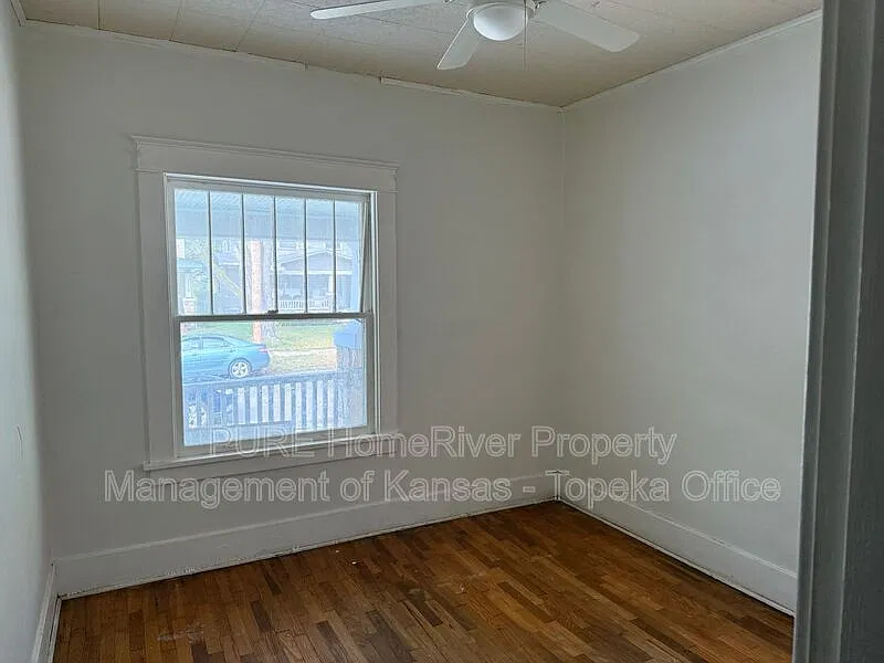 3 bed, 1.0 bath, 1326 sqft, $1,300 — Photo 3