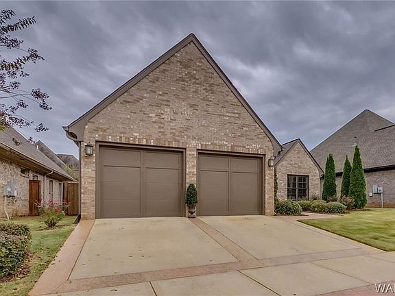 3rd image of 739 Cambridge Ln