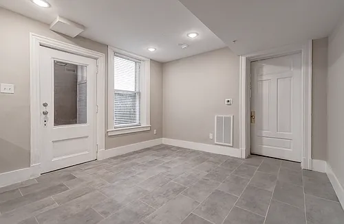 425 N Arthur Ashe Blvd #2B Photo 1