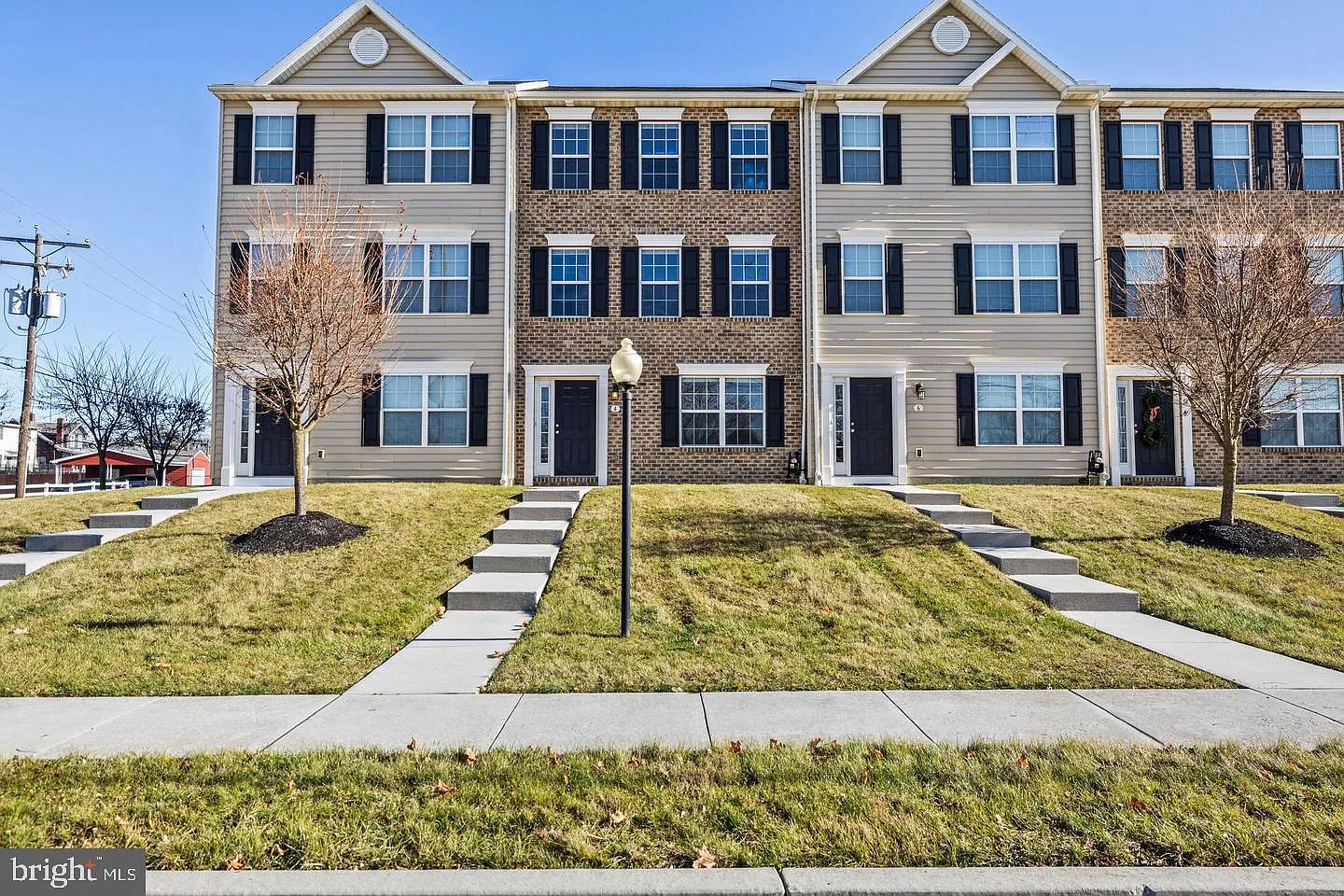 4 bed, 2.5 bath, 1625 sqft, $1,798 — Photo 2