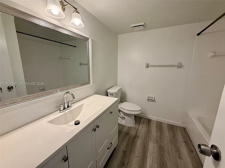 110 Gardens Dr #203 — Photo 21