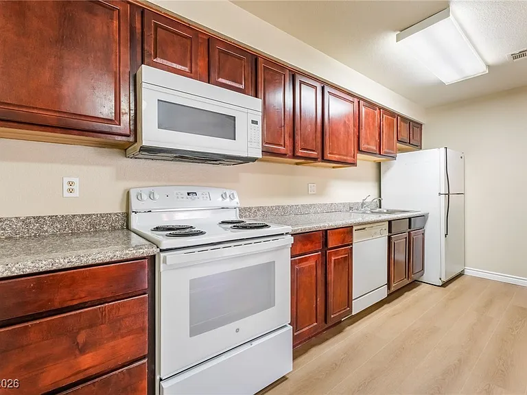 5121 River Glen Dr #144 — Photo 6