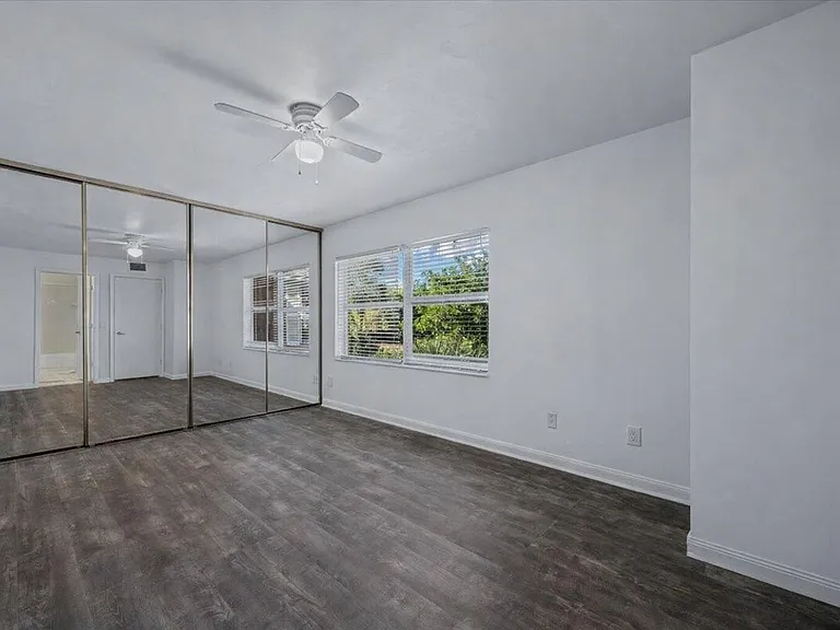 1945 Stratford Way — Photo 23