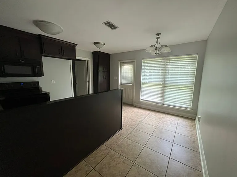120 Laurelwood Ct — Photo 6
