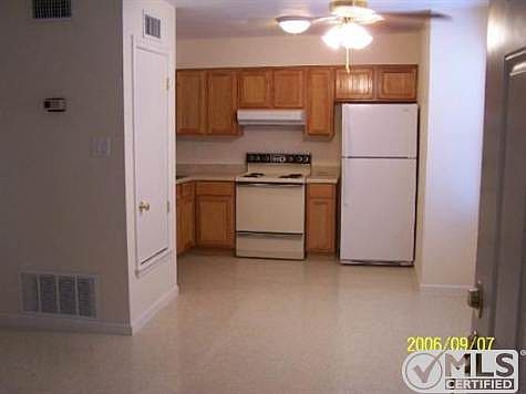 3rd image of 10547 Starcrest Dr