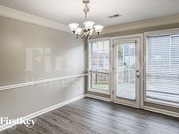 5th image of 2701 Chadwick Ln NW