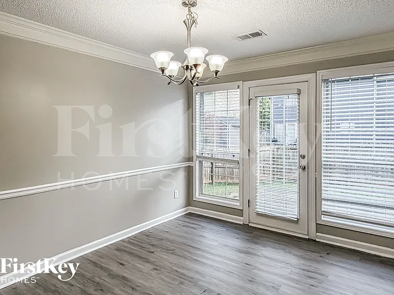 2701 Chadwick Ln NW — Photo 5