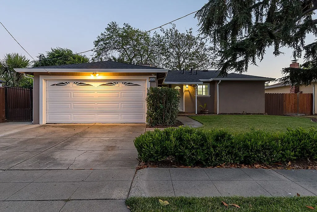 36293 Cedar Blvd photo 1