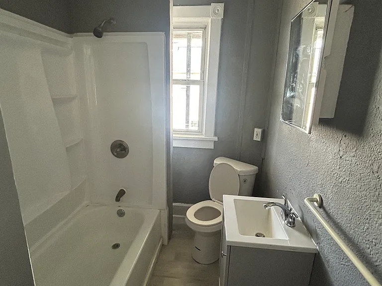 615-617 Fellows Ave #615 — Photo 8