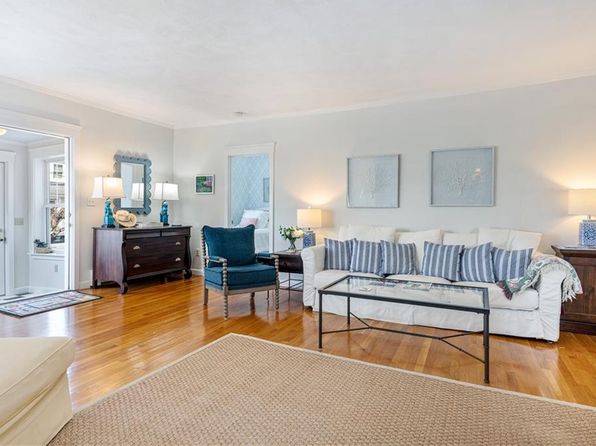 37 Almy St, Newport, RI 02840