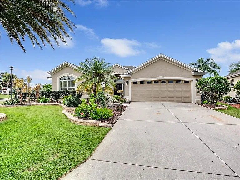 1281 Pendleton Cir — Photo 4