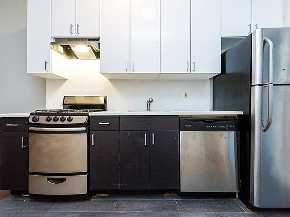 2nd image of 838 Jefferson Ave #3A