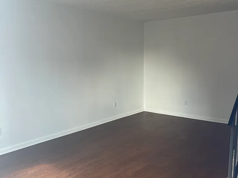 1008 Hickory Hill Ln — Photo 4