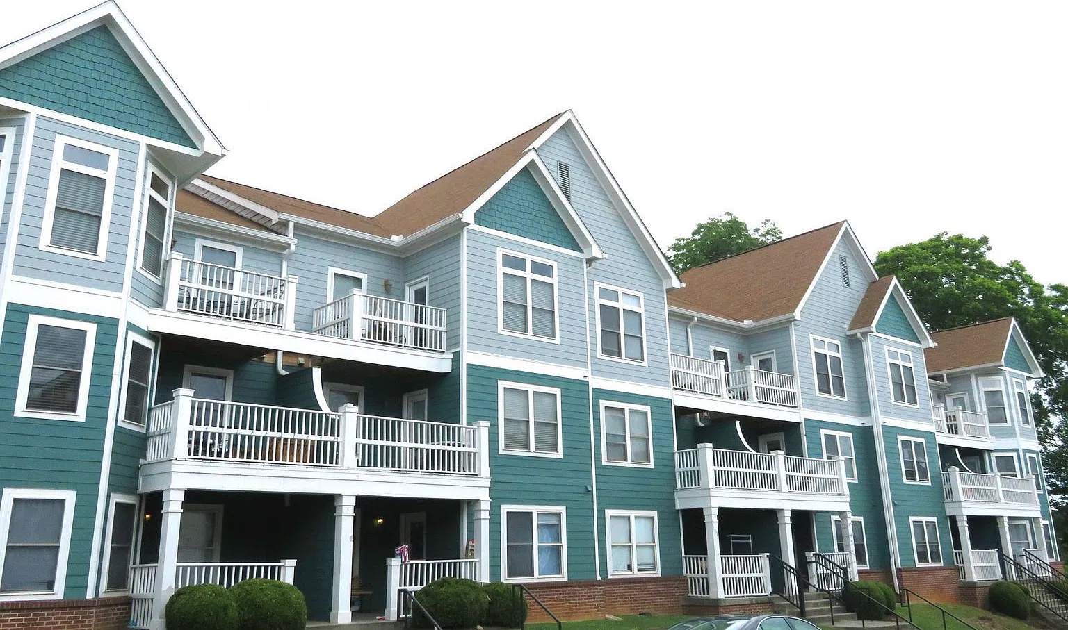 3BR/2BA Condo in The Fort available for FALL 2027! $3375/month rent includes TWO assigned parking... — Photo 1