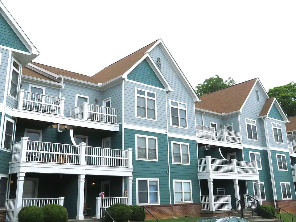 1517 Laurel Ave #304