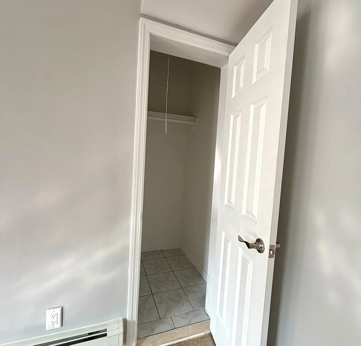 4 bed, 1.0 bath, 1500 sqft, $2,800 — Photo 2