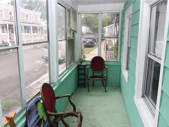 4th image of 128 John St