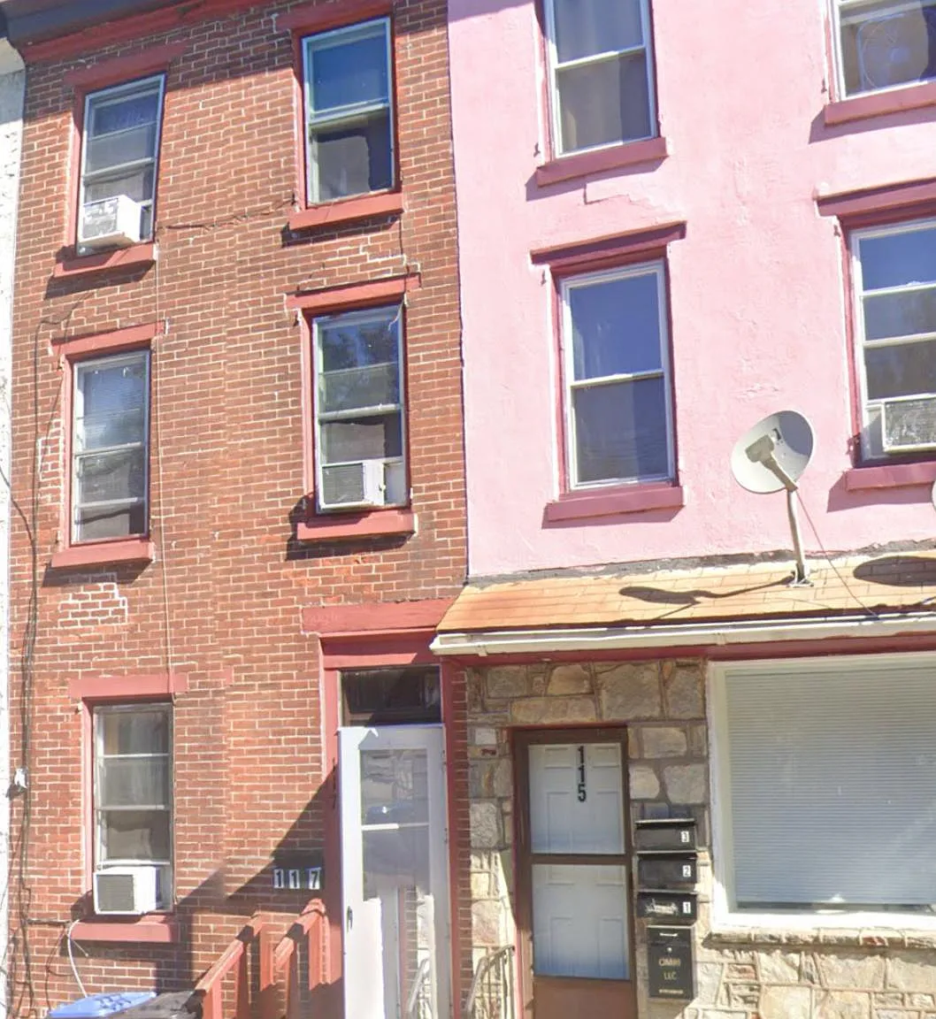 3 bed, 1200 sqft, $1,800 — Photo 1
