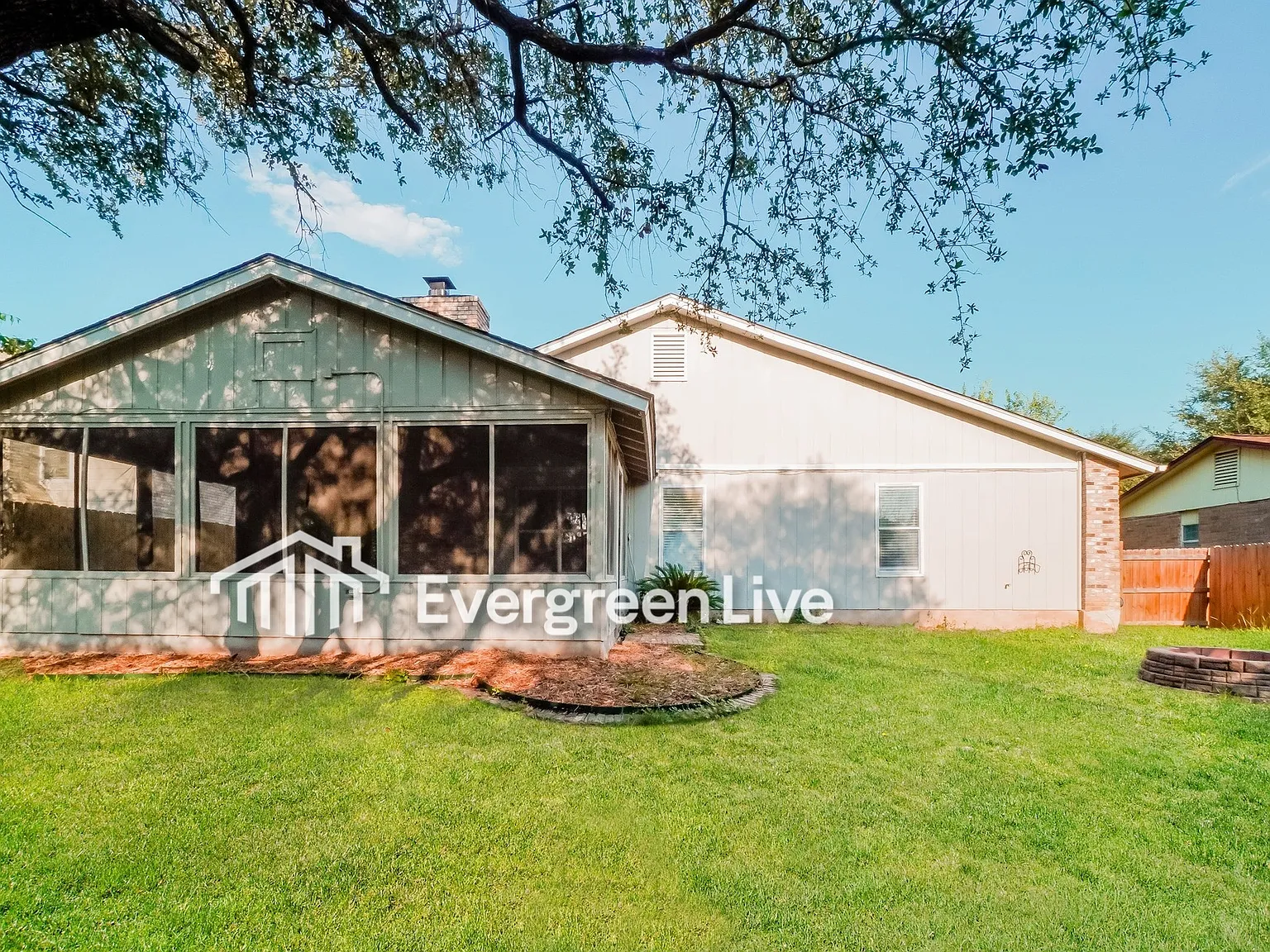 3 bed, 2.0 bath, 1964 sqft, $1,645 — Photo 1