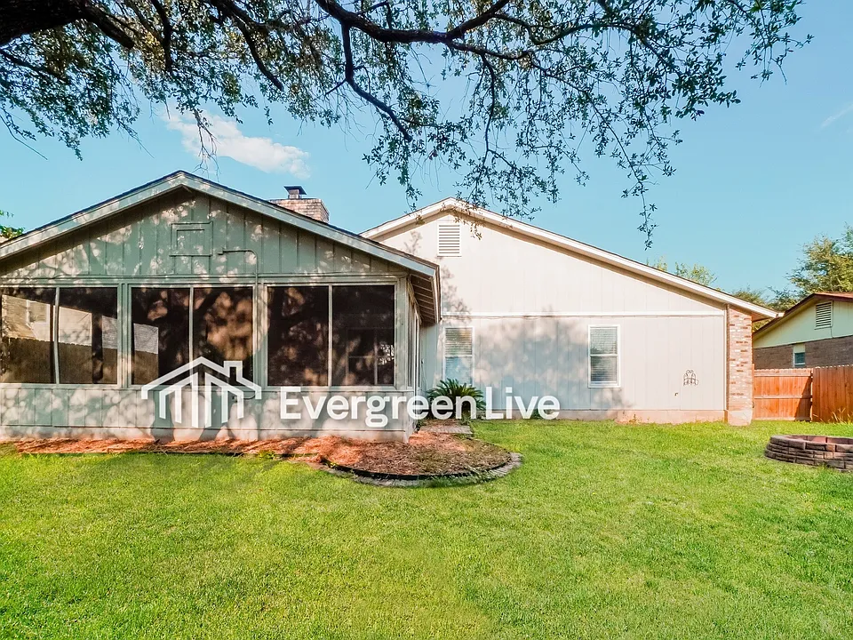13607 Pebble Walk