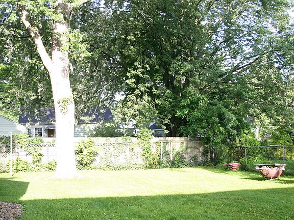 4th image of 3110 Whittier Dr
